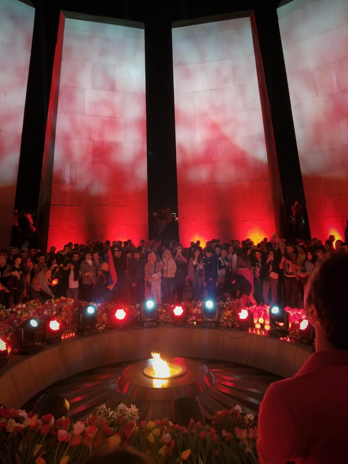 Ապրելու ապրիլ